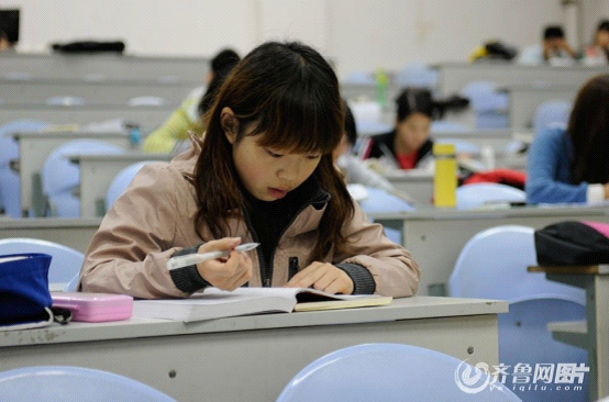 山东白血病女孩放弃治疗省钱读书